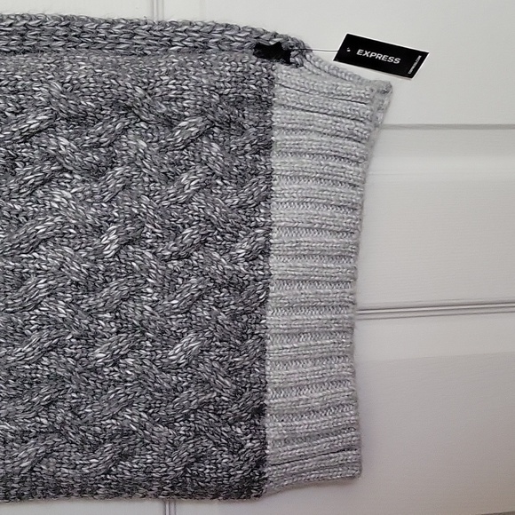 Express Scarf - Picture 3 of 7